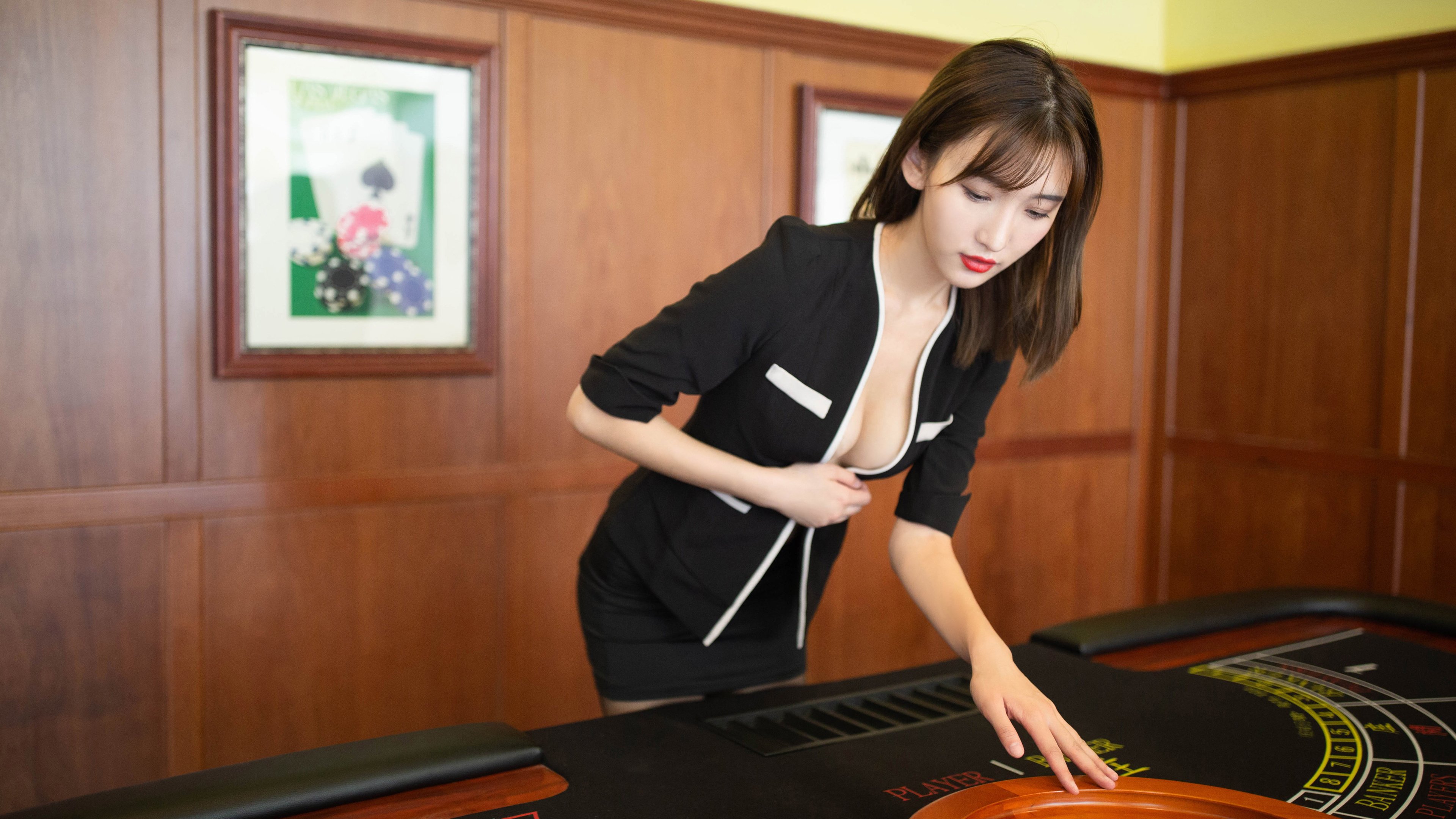 九游游戏中心官网-体操世界冠军回访母校开展励志讲座，体操世界冠军视频