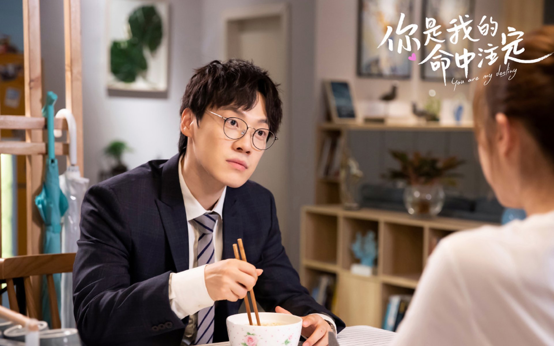 后腰对压迫下出球起到关键作用,腰后面有压迫感